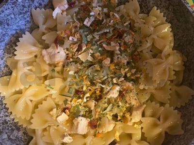 Farfalle su vištienos filė ir džiovintomis daržovėmis Žingsnis 4