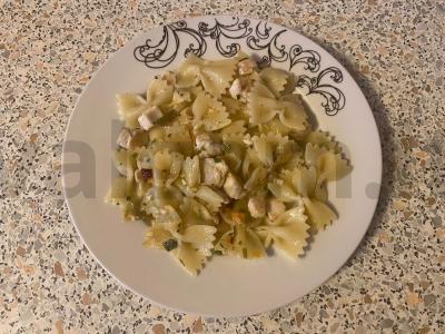 Farfalle su vištienos filė ir džiovintomis daržovėmis Žingsnis 5