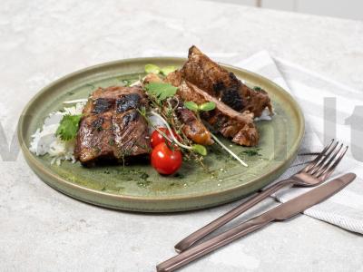 Kiaulienos šonkauliukai medaus marinate lėtoje viryklėje pagrindine nuotrauka