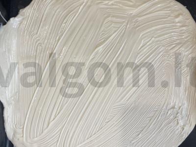 Pica „Mažylė“ su pomidorais ir sūriu Žingsnis 1