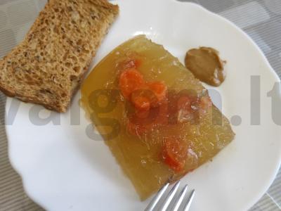 Šaltiena iš vištų kojų pagrindine nuotrauka