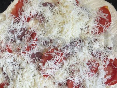 Pica „Mažylė“ su pomidorais ir sūriu Žingsnis 3