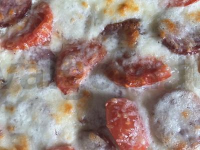 Pica „Mažylė“ su pomidorais ir sūriu pagrindine nuotrauka