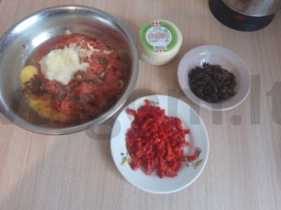 Kotletai „Malonumas“ su grybais ir paprikomis Žingsnis 1