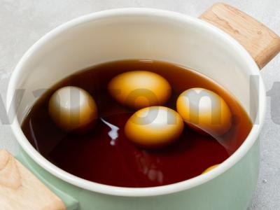 Velykiniai kiaušiniai svogūnų lukštuose Žingsnis 2