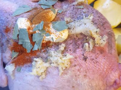 Kaimiškas vištienos patiekalas su česnaku ir prieskoniais Žingsnis 4