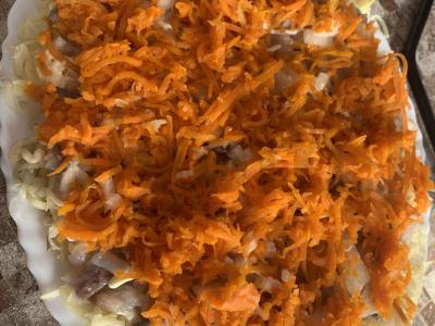 Salotas „Mimoza“ su žuvies konservais ir daržovėmis Žingsnis 4