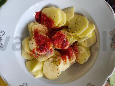 Bulvių traškučiai su rūkyta paprika ir citrinos pipirais Žingsnis 4