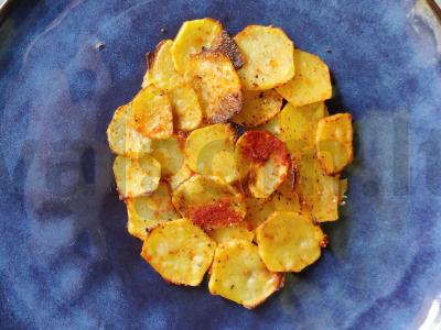 Bulvių traškučiai su rūkyta paprika ir citrinos pipirais pagrindine nuotrauka