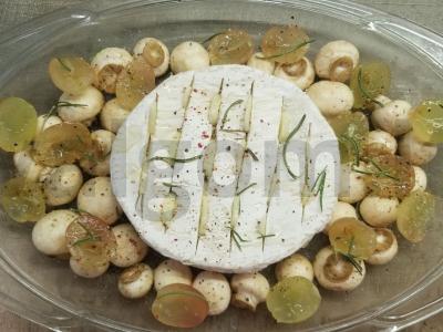 Karštas kamamberas su vynuogėmis ir grybais Žingsnis 1