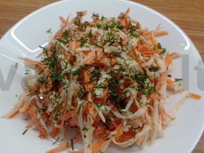 Salotas su ridikėliais ir morkomis pagrindine nuotrauka