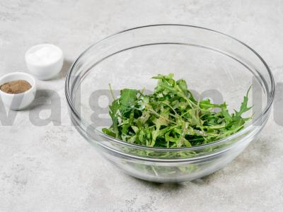 Rukolos salotos Žingsnis 1