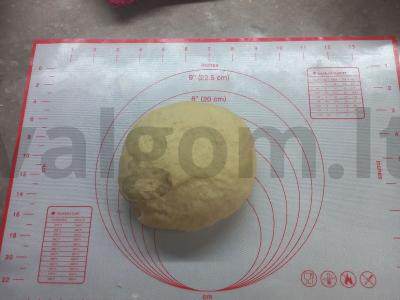 Traškūs sausainiai „Chvorost“ prie arbatos Žingsnis 3