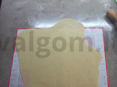 Traškūs sausainiai „Chvorost“ prie arbatos Žingsnis 4