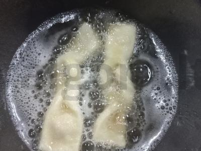 Traškūs sausainiai „Chvorost“ prie arbatos Žingsnis 8