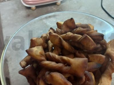 Traškūs sausainiai „Chvorost“ prie arbatos pagrindine nuotrauka