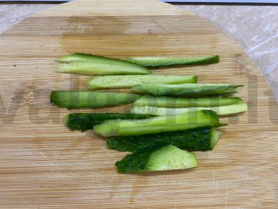 Užkandžių sumuštiniai su šprotų ir šviežiu agurku Žingsnis 1