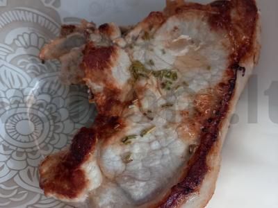 Sultingas kiaulienos steikas pagrindine nuotrauka