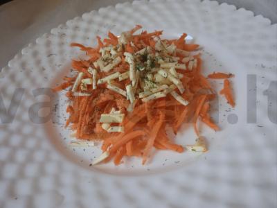 Morkų salotos su česnaku sūriu Žingsnis 2