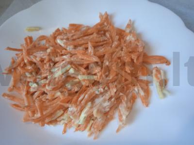 Morkų salotos su česnaku sūriu Žingsnis 4