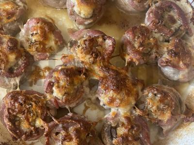 Šampinjonai su bekonu po sūrio plutele pagrindine nuotrauka