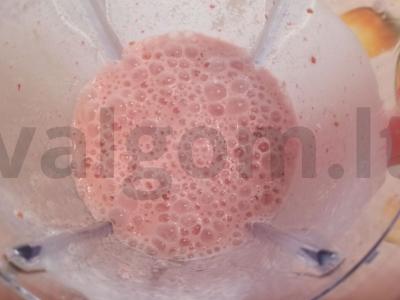 Pieninis kokteilis su bananais ir avietėmis Žingsnis 4