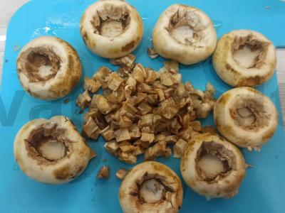 Kepti pievagrybiai su sūrio ir grietinės įdaru Žingsnis 1