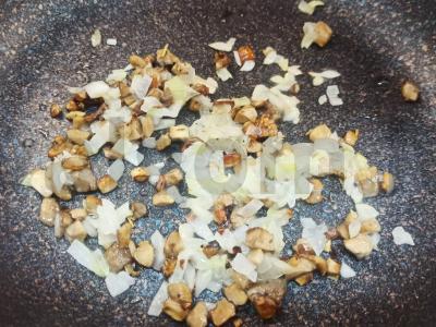 Kepti pievagrybiai su sūrio ir grietinės įdaru Žingsnis 2