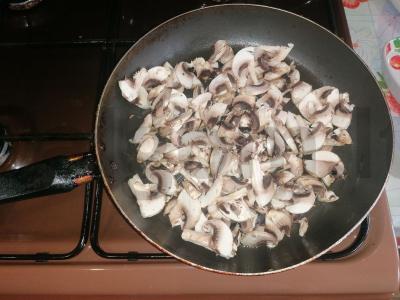 Kepta bulvė su šonine česnako-grybų padaže Žingsnis 10