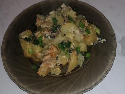 Kepta bulvė su šonine česnako-grybų padaže pagrindine nuotrauka