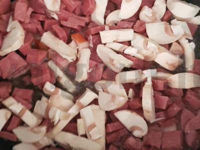 Makaronai su dešra ir grybais Žingsnis 1