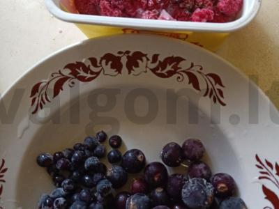 Aviečių ir mėlynių kompotas Žingsnis 1