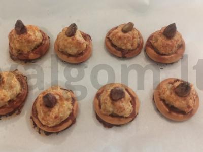 Užkandis iš faršo ant sausainių pagrindine nuotrauka