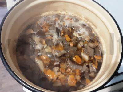 Kepta bulvė su miško grybais ir žolelėmis Žingsnis 1