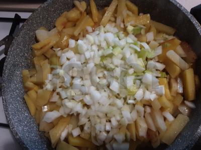 Kepta bulvė su miško grybais ir žolelėmis Žingsnis 2