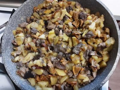 Kepta bulvė su miško grybais ir žolelėmis Žingsnis 3