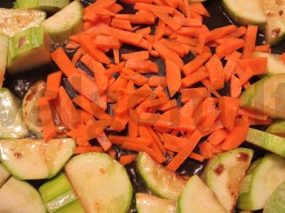 Troškinti cukinijos su morkomis Žingsnis 4