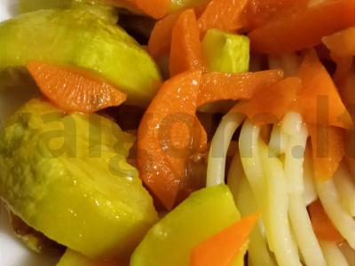 Troškinti cukinijos su morkomis pagrindine nuotrauka