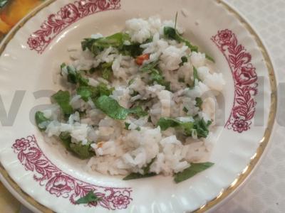 Jazminų ryžiai su rukola ir riešutais pagrindine nuotrauka