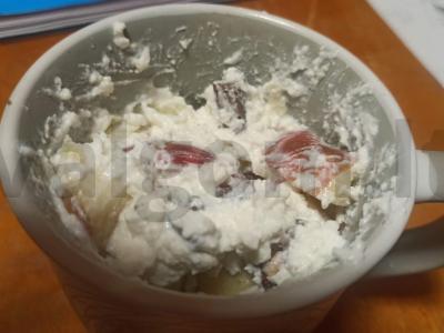 Varškės masė su bananais, obuoliais ir kartaus šokolado pagrindine nuotrauka