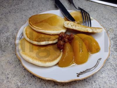 Auksiniai blynai su migdolų pienu pagrindine nuotrauka