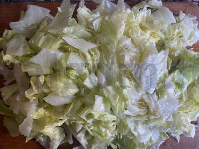 Namų „Cezaris“ su vištienos krūtinėle, česnaku ir lediniu salotu Žingsnis 1