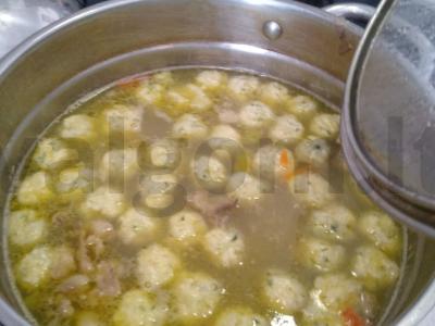 Sriuba su sūrio kukuliais pagrindine nuotrauka