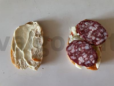 Karštas sumuštinis su suluguni sūriu ir servelatu Žingsnis 5