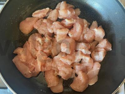 Namų „Cezaris“ su vištienos krūtinėle, česnaku ir lediniu salotu Žingsnis 6