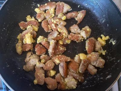 Namų „Cezaris“ su vištienos krūtinėle, česnaku ir lediniu salotu Žingsnis 10