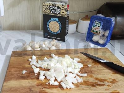 Kvapni perlinių kruopų patiekalas su pievagrybiais Žingsnis 3