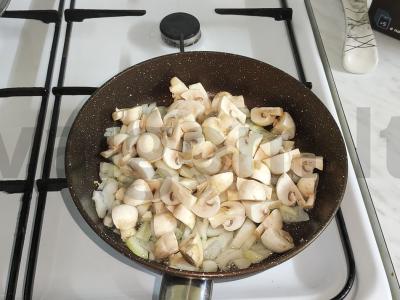 Kvapni perlinių kruopų patiekalas su pievagrybiais Žingsnis 4