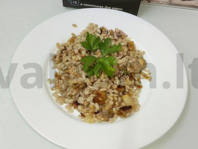 Kvapni perlinių kruopų patiekalas su pievagrybiais pagrindine nuotrauka