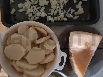 Moliūgų, cukinijų ir gaudos sūrio apkepas Žingsnis 1